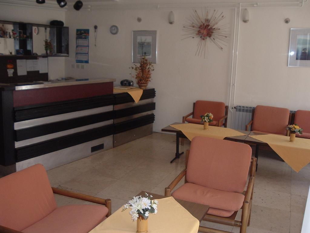 Depadansa Marina & Primorka Hotel Omišalj Buitenkant foto